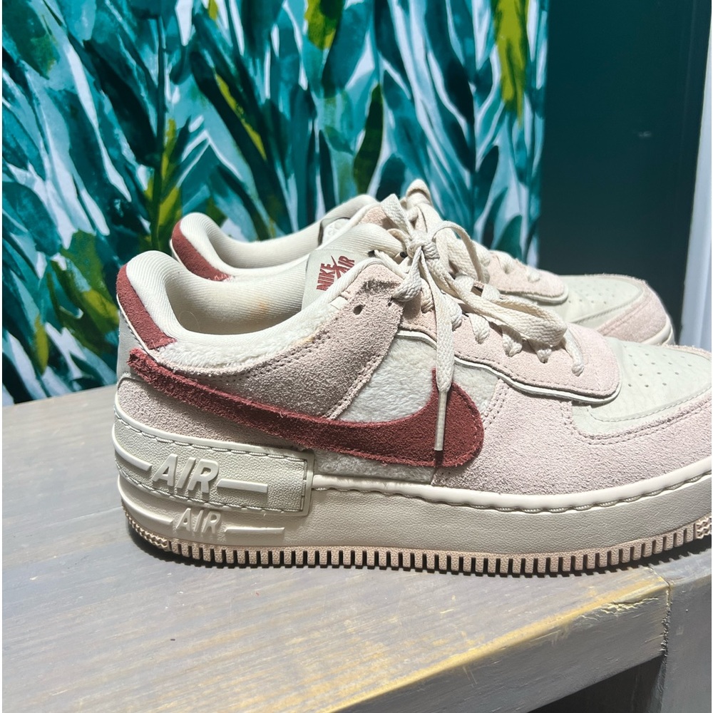 Size 8 Nike’s